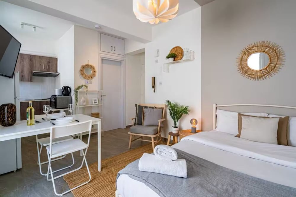 Orchid Cozy Studio & Balcony in Larnaca