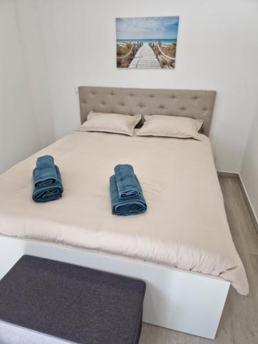 Holidays House — 4-Star Luxury Hotel in Sao Martinho Do Porto, Portugal