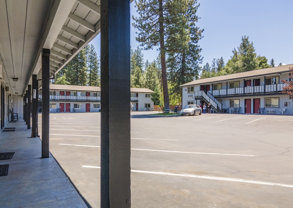 Charm Motel & Suites - photo 47
