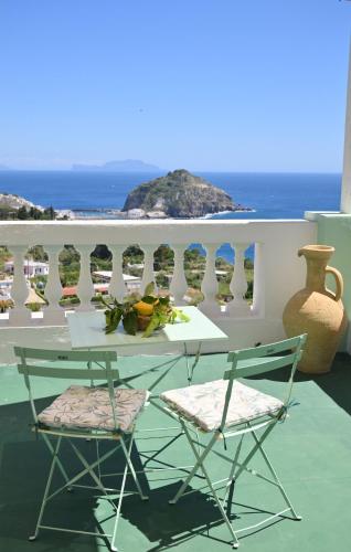 Villa Eleonora un angolo di Paradiso ad Ischia — 4-Star Luxury Hotel in Ischia, Italy