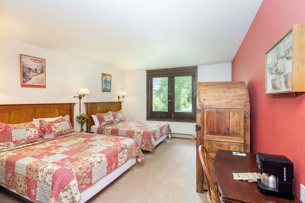 Manitou Lodge 2 Hotel Room By Alpine Lodging Telluride — Telluride