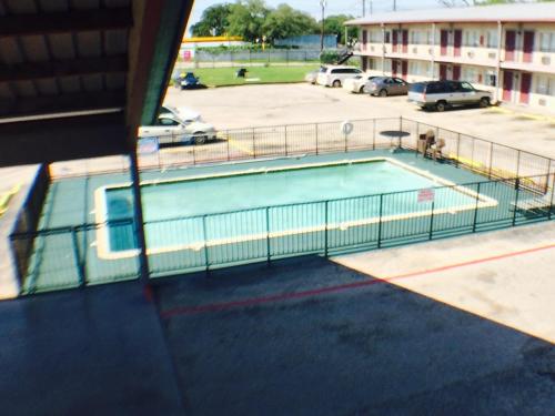 Austin Motor Inn - photo 8