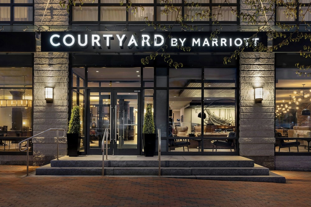 Courtyard Portland Downtown Waterfront - photo 40