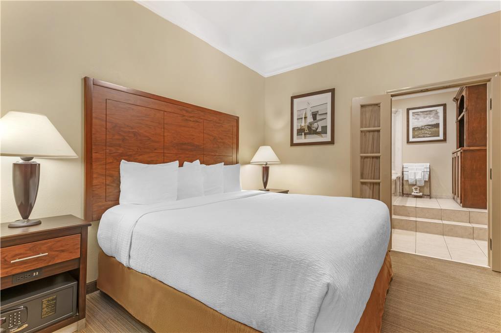 Best Western Plus Monica Royale Inn & Suites - photo 8
