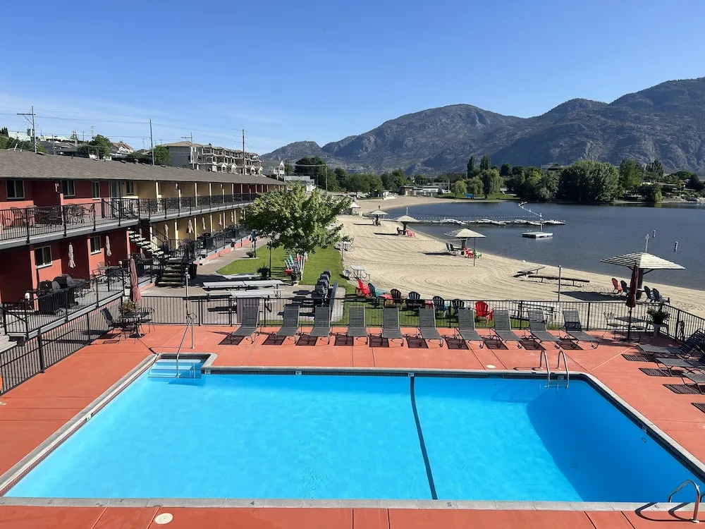 Safari Beach Resort — 4-Star Luxury Hotel in Osoyoos, Canada