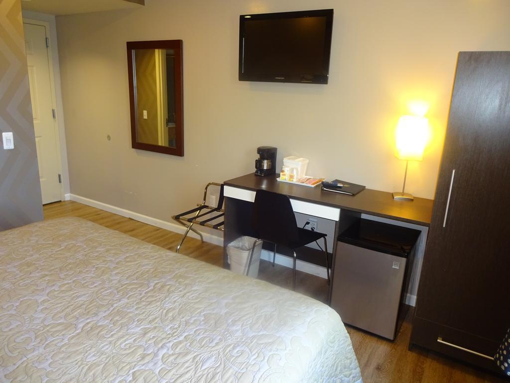 Super 8 By Wyndham Brooklyn Park Slope Hotel - photo 9