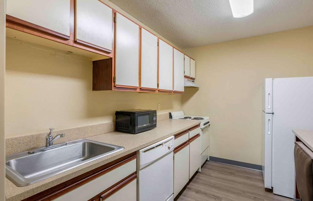 Extended Stay America Suites Omaha West - photo 35