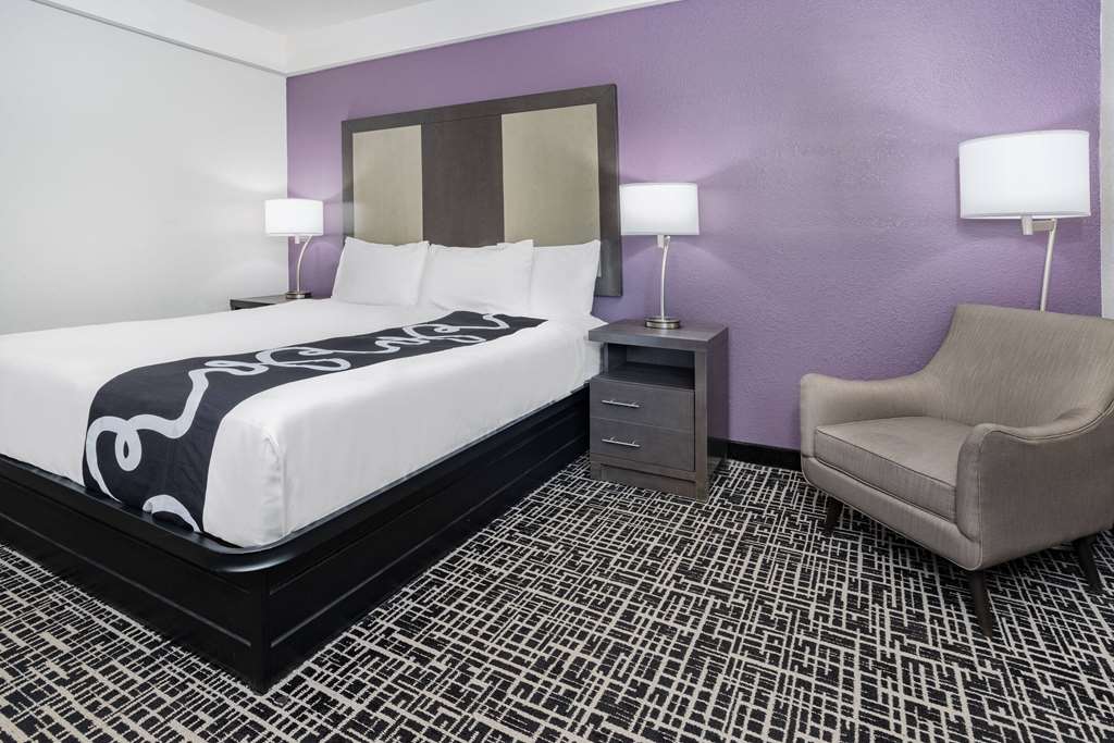 La Quinta Inn & Suites by Wyndham Norfolk - photo 22
