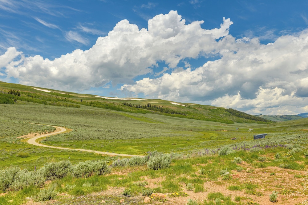 Secluded Mountain Getaway in Wyoming Range — hotel in Kemmerer