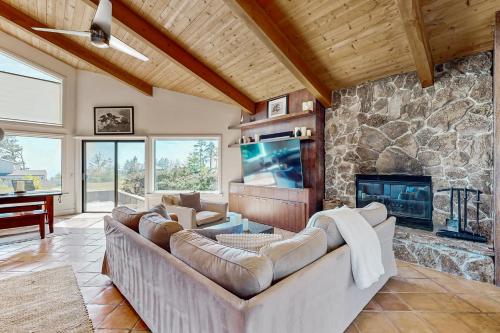 The Wolf House — 4-Star Luxury Hotel in Sea Ranch, United States