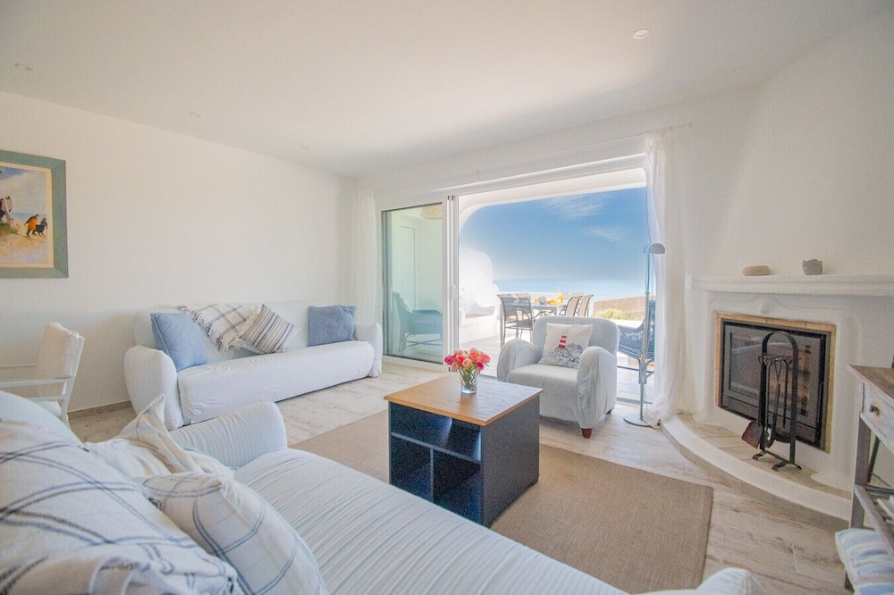 Rua do Paraiso 15 Oceanview Carvoeiro Retreat — 4-Star Luxury Hotel in Carvoeiro, Portugal