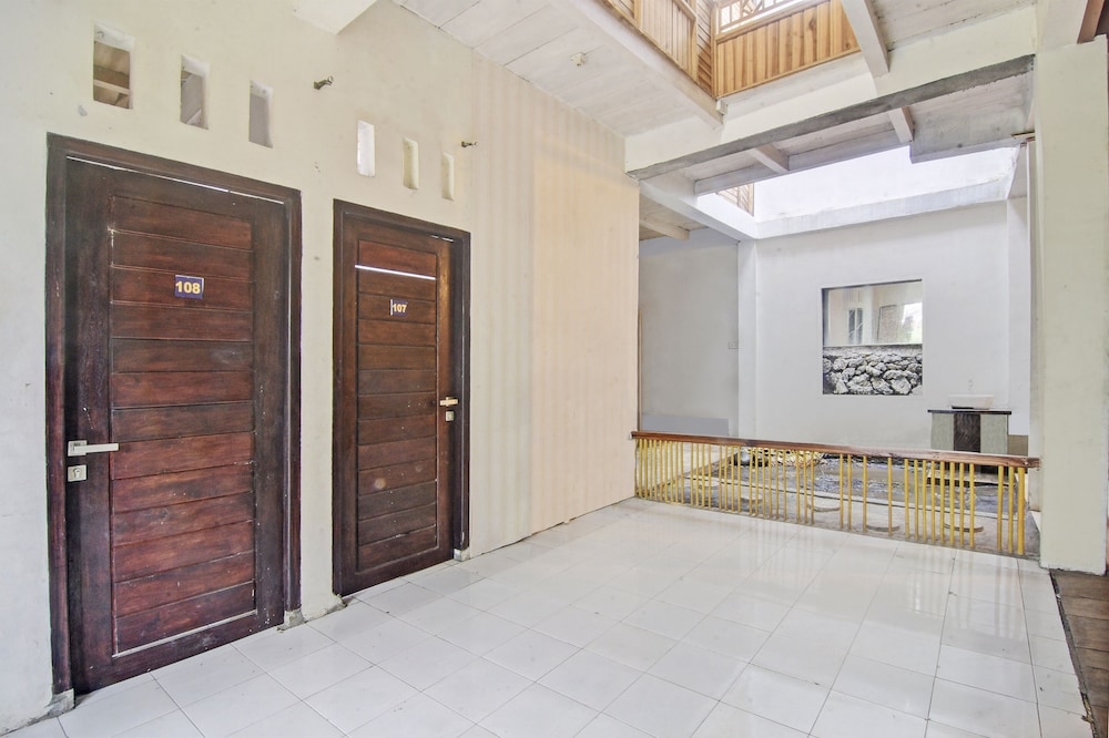 92964 Kost 99 — Manado — photo 5