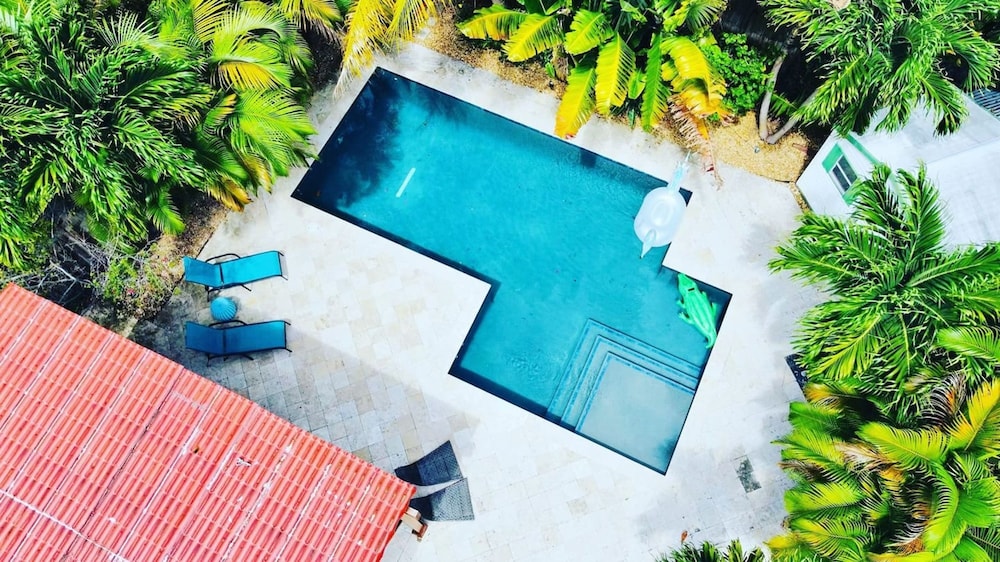 Fun Family Friendly Poolside Escape Near Beach — 4-Star Luxury Hotel in Dania Beach, United States
