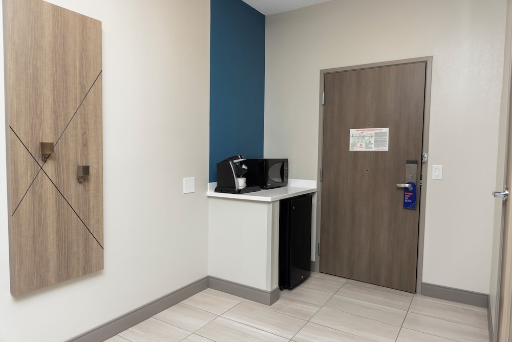 Holiday Inn Express Hotel and Suites Marysville by IHG - photo 37