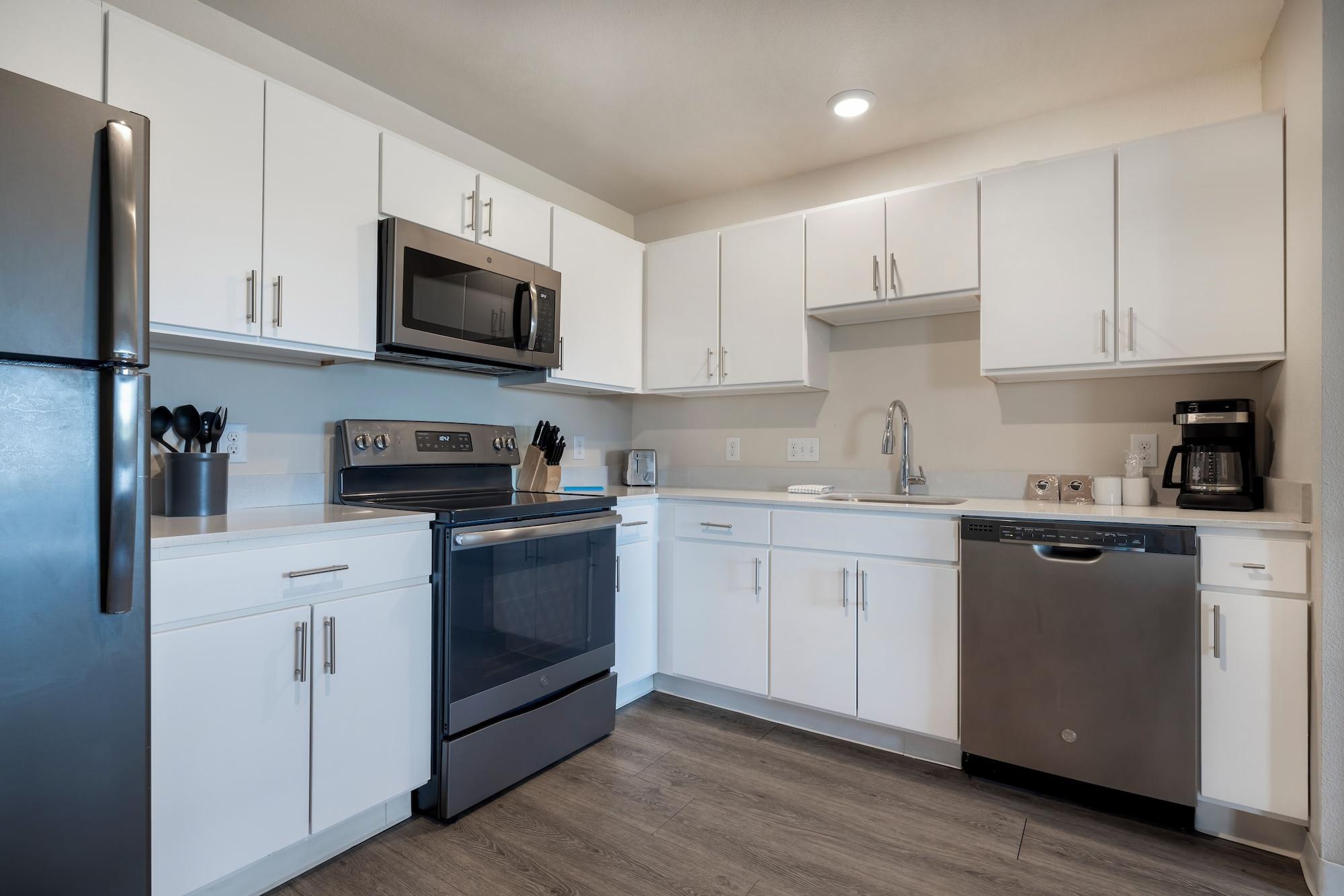 Soka Suites Dallas Las Colinas - photo 21