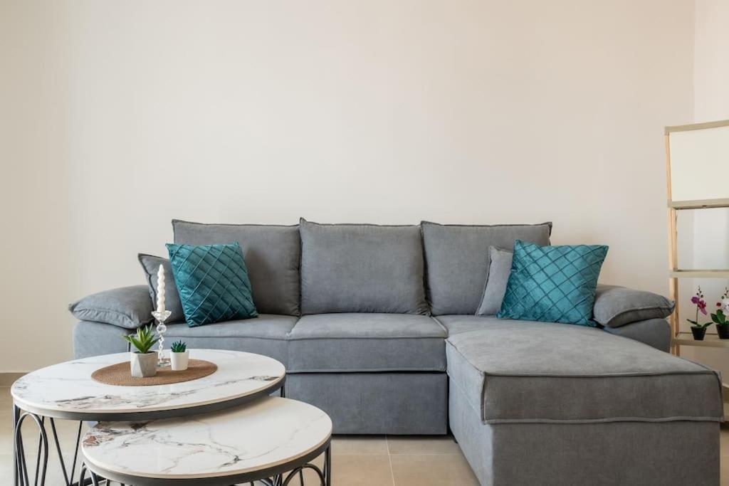 Bright & Breezy 6th Fl Apt at National Museum — 4-Star Luxury Hotel in Athens, Greece