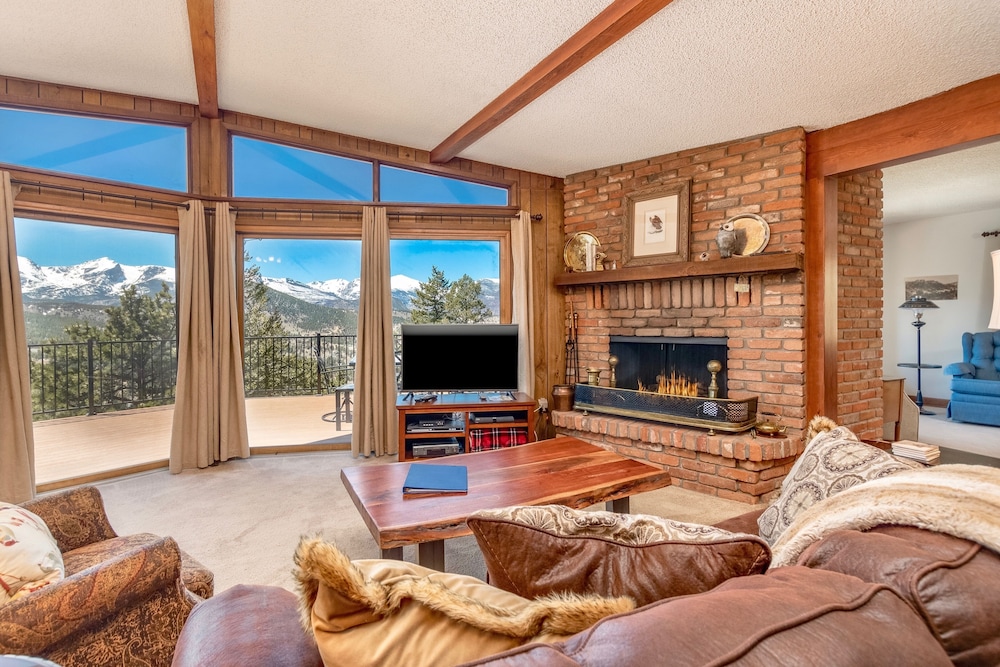 Macmillan Dog friendly Vacation At Windcliff 4 Bedroom Home by RedAwning — 4-Star Luxury Hotel in Estes Park, United States