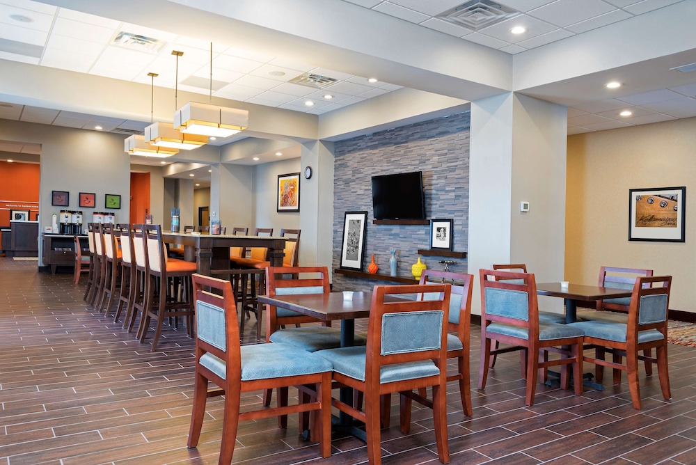 Hampton Inn Kalamazoo - photo 2