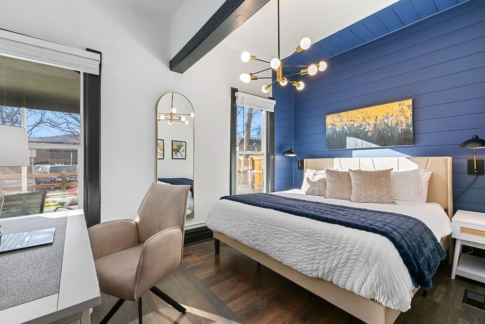 Old Town Retreat w Hot Tub Steps From Csu — 4-Star Luxury Hotel in Fort Collins, United States