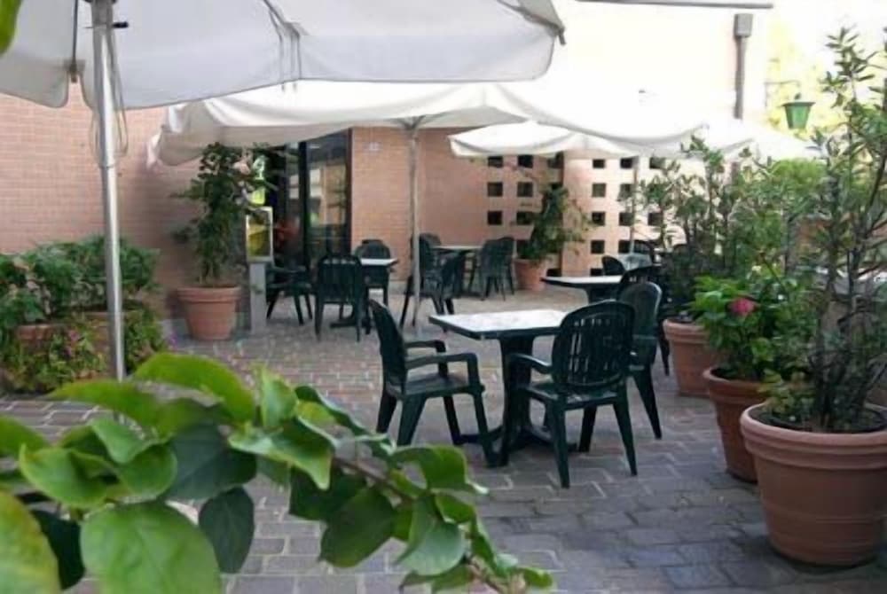 Hotel President — hotel in Correggio