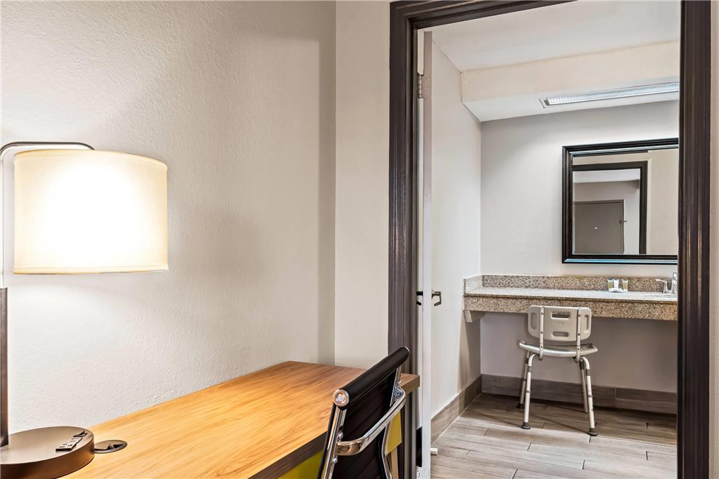 Days Inn by Wyndham Bainbridge - photo 31