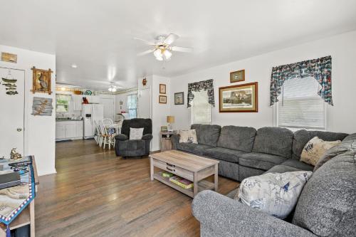 Lighthouse View Water views & shared pool in Chincoteague, United States