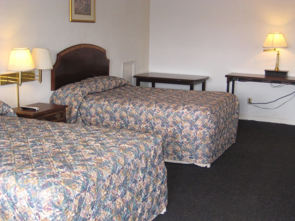 El Capitan Motel - photo 17