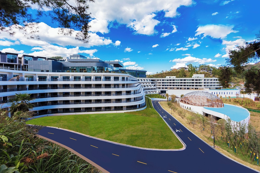 Wyndham Grand Plaza Royale Hot Springs Fenghuang in Fenghuang, People's Republic of China