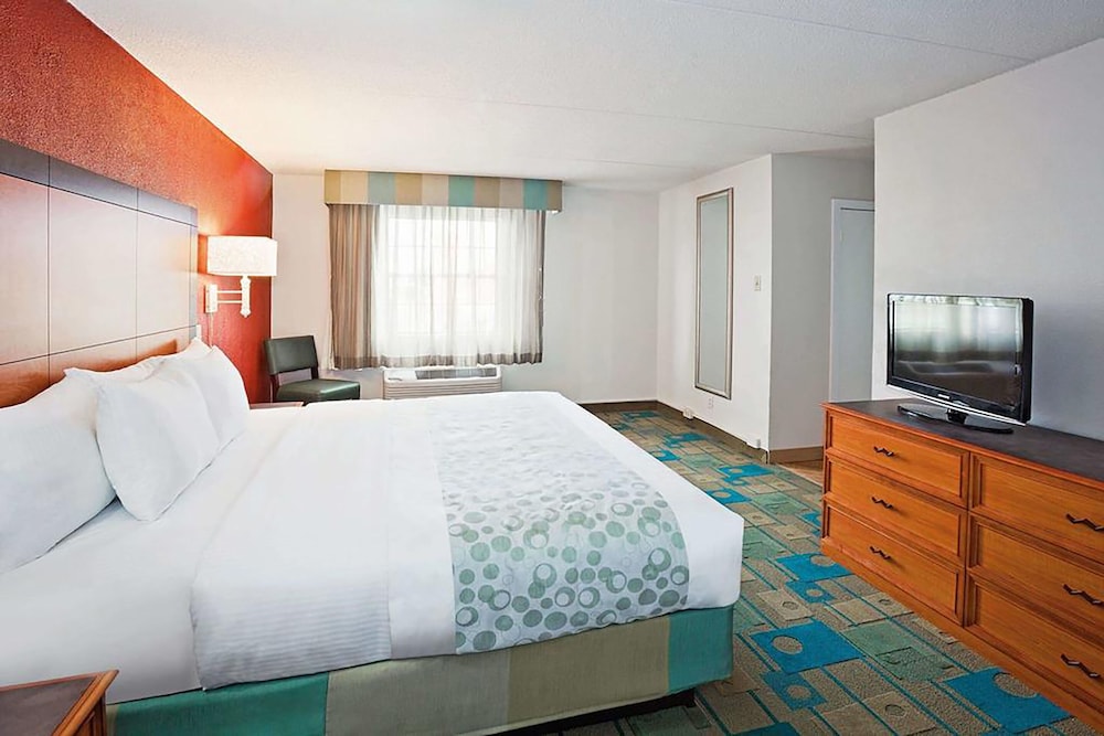 Norwood Inn & Suites Merrillville - photo 6