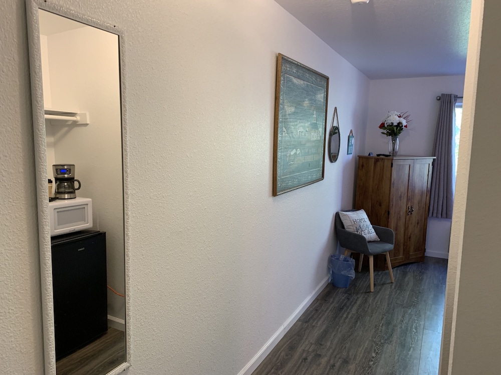 Brownsville Motel - photo 8