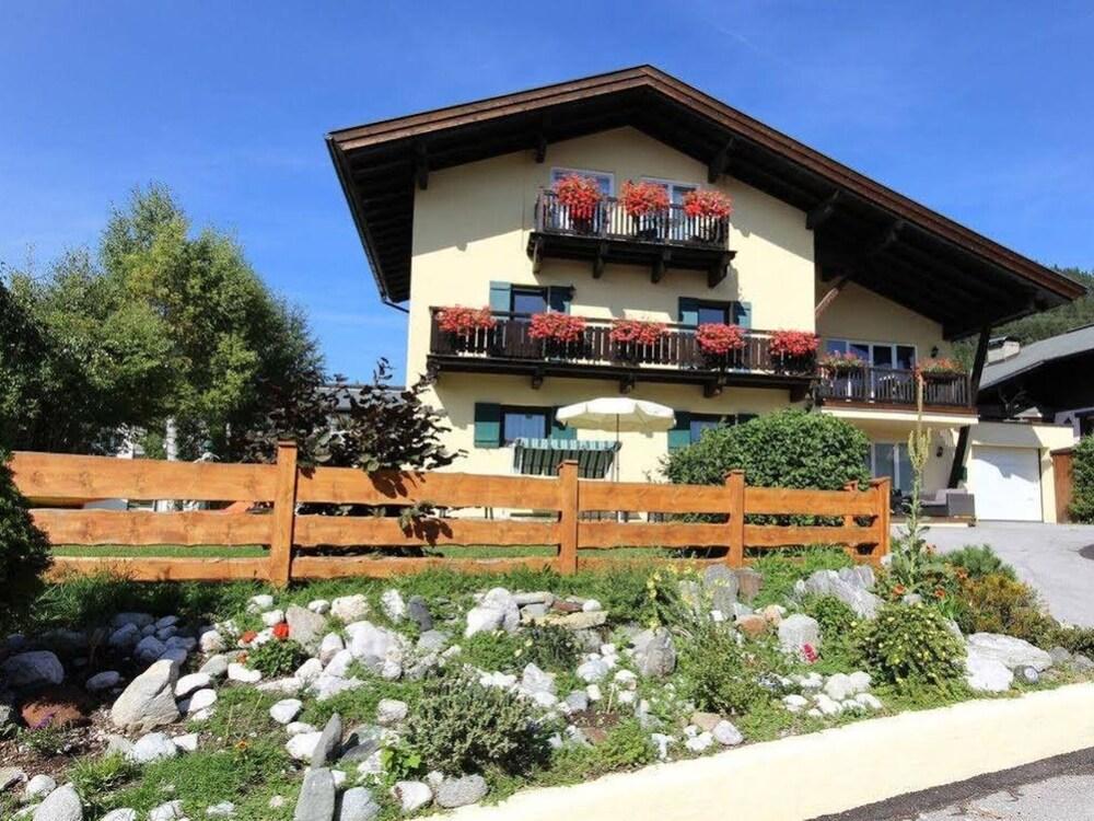Chez Sabine Et Pascal - carbon neutral hotel in Meyzieu