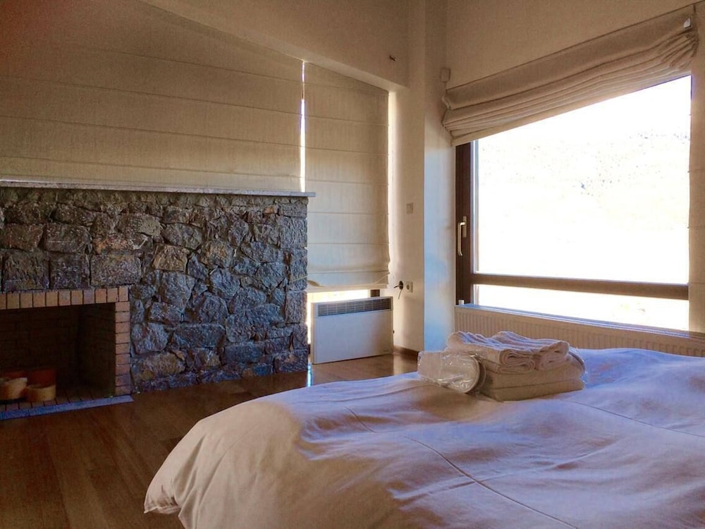 Deluxe Villa by White Hills Outdoor Hot Tub — 4-Star Luxury Hotel in Arachova, Greece
