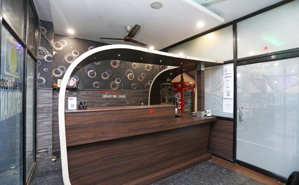Oyo 31112 Hotel Abhinandan Palace — Raipur