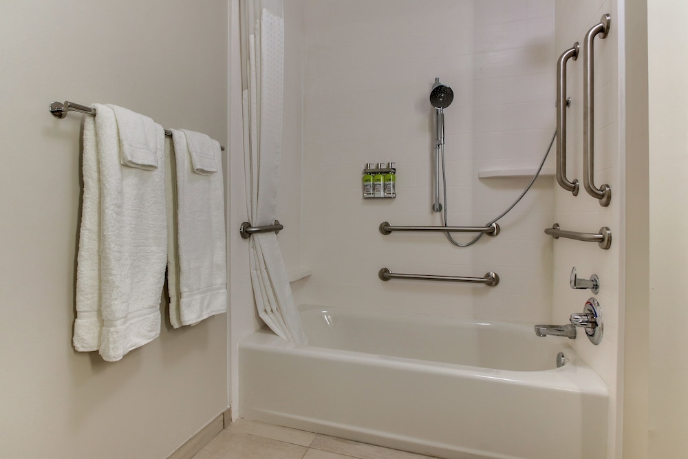 Holiday Inn Express & Suites Nashville Metrocenter Downtown by IHG - photo 3
