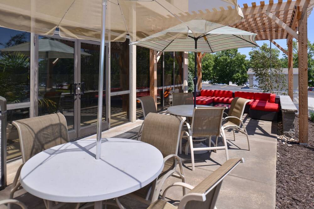 Holiday Inn Express & Suites Central Omaha by IHG - photo 33
