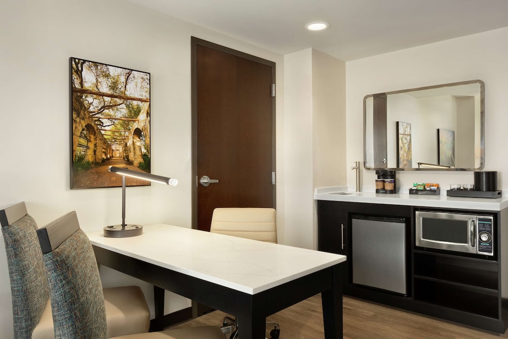 Embassy Suites by Hilton San Antonio Landmark - photo 17