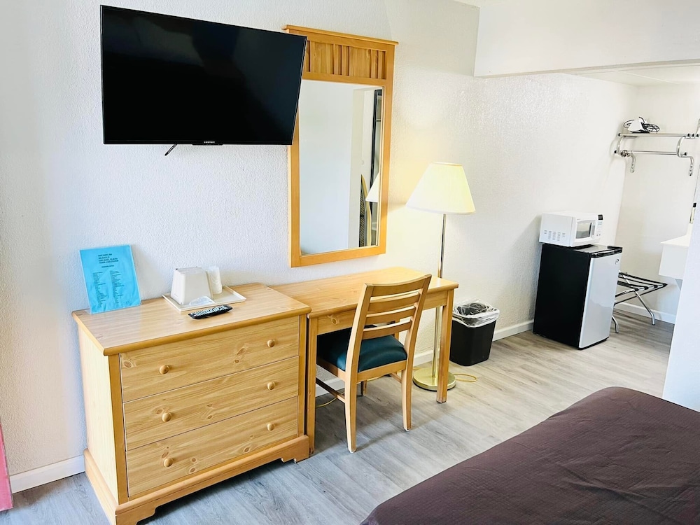 Super 8 by Wyndham Fort Scott - featured photo