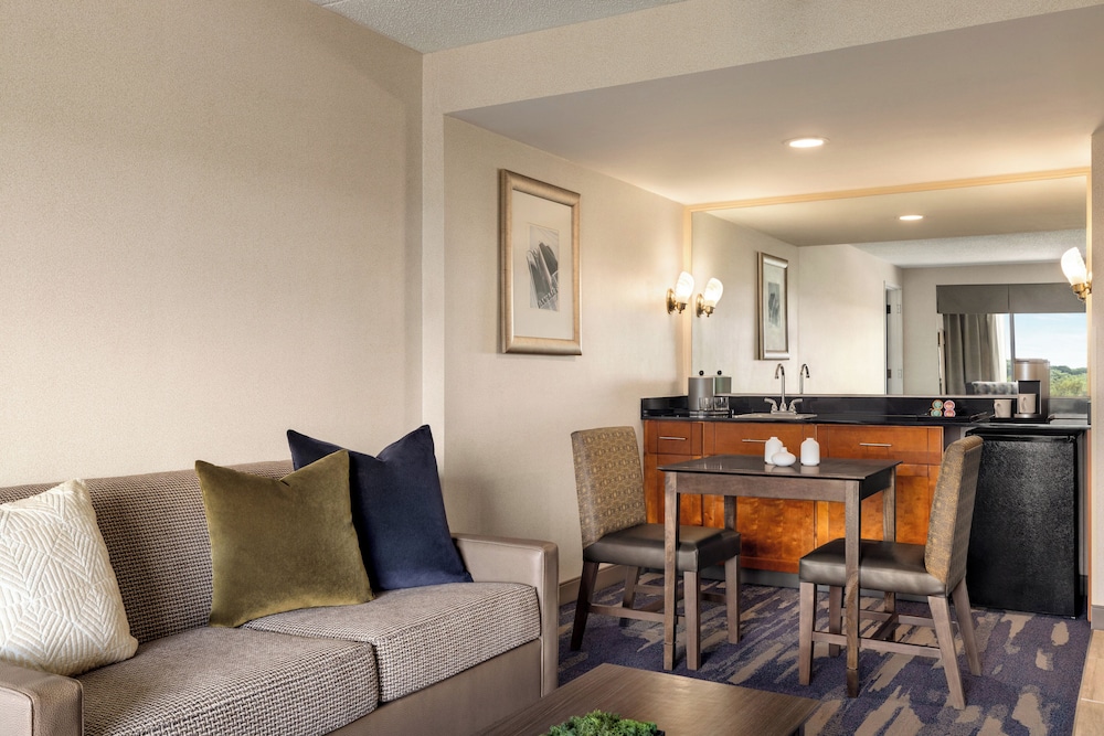 Crowne Plaza Auburn Hills by IHG - photo 10