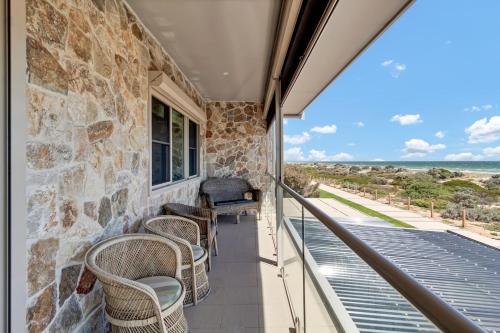 Sandpiper Retreat Breathtaking Beachfront Panorama — hotel in Birkenhead