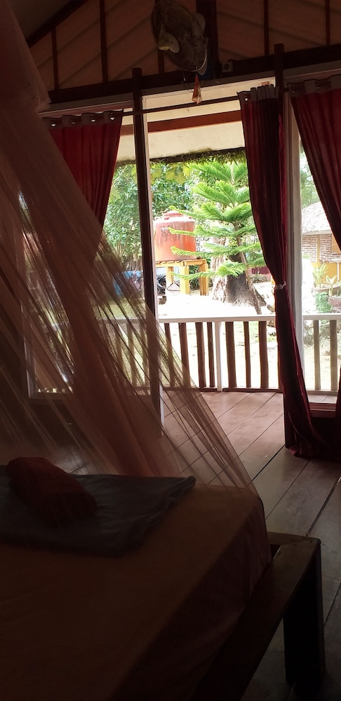 Simeulue Nanik Surfcamp — Sinabang