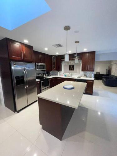 Modern Miami Oversized 3 Bedroom in Central Location — 4-Star Luxury Hotel in Miami, United States