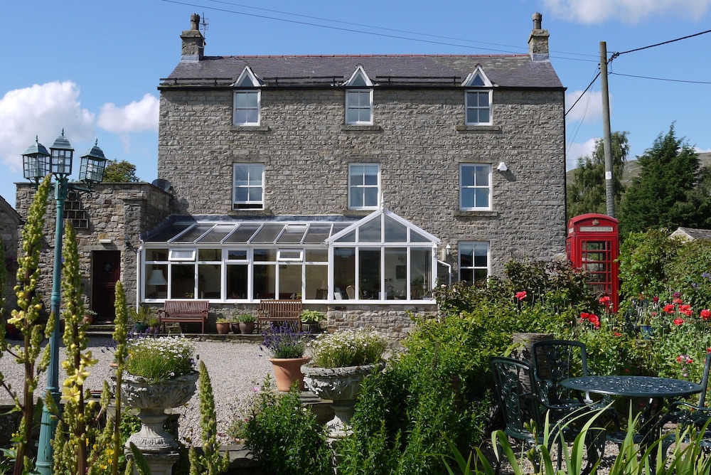 Cambridge House — 5-Star Luxury Hotel in Richmond, United Kingdom