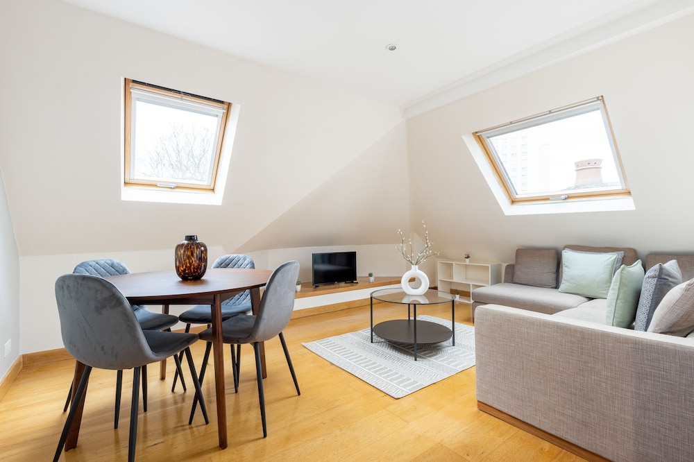 The Acton Collect — 4-Star Luxury Hotel in London, United Kingdom