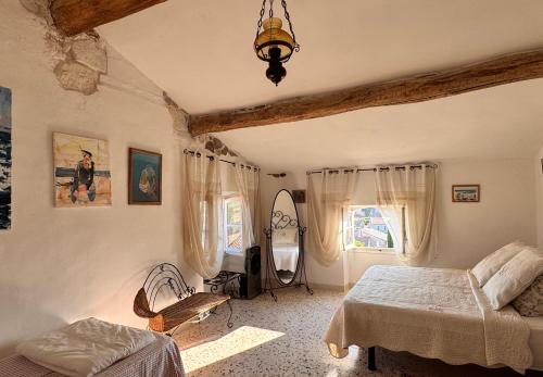 Chez Les Artistes — hotel in Servian
