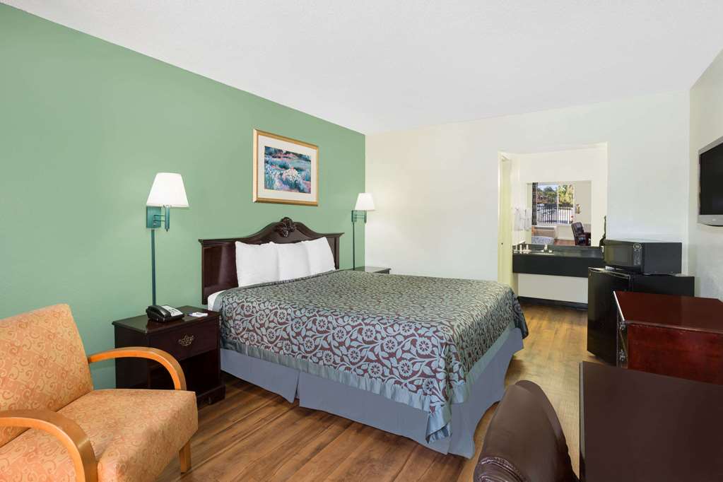 Travelodge by Wyndham Fort Myers North - photo 14
