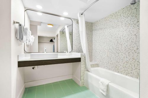 Signature Indio I 10 Coachella Valley by Sonesta - photo 18