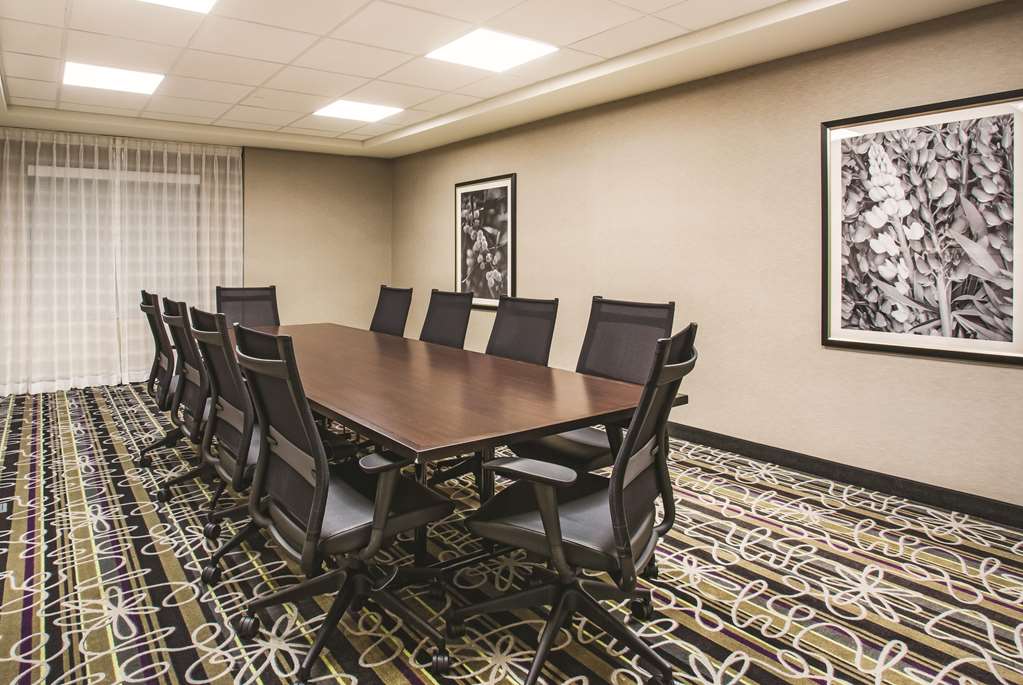 La Quinta Inn & Suites by Wyndham Las Vegas Summerlin Tech - photo 34