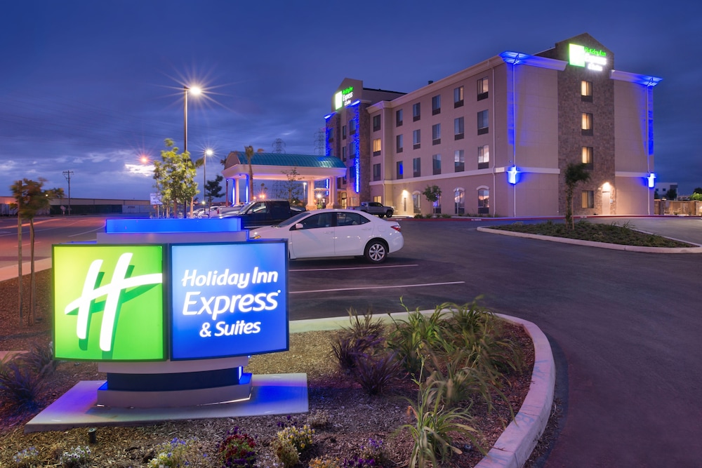Holiday Inn Express & Suites Bakersfield Airport by IHG — hotel in Bakersfield