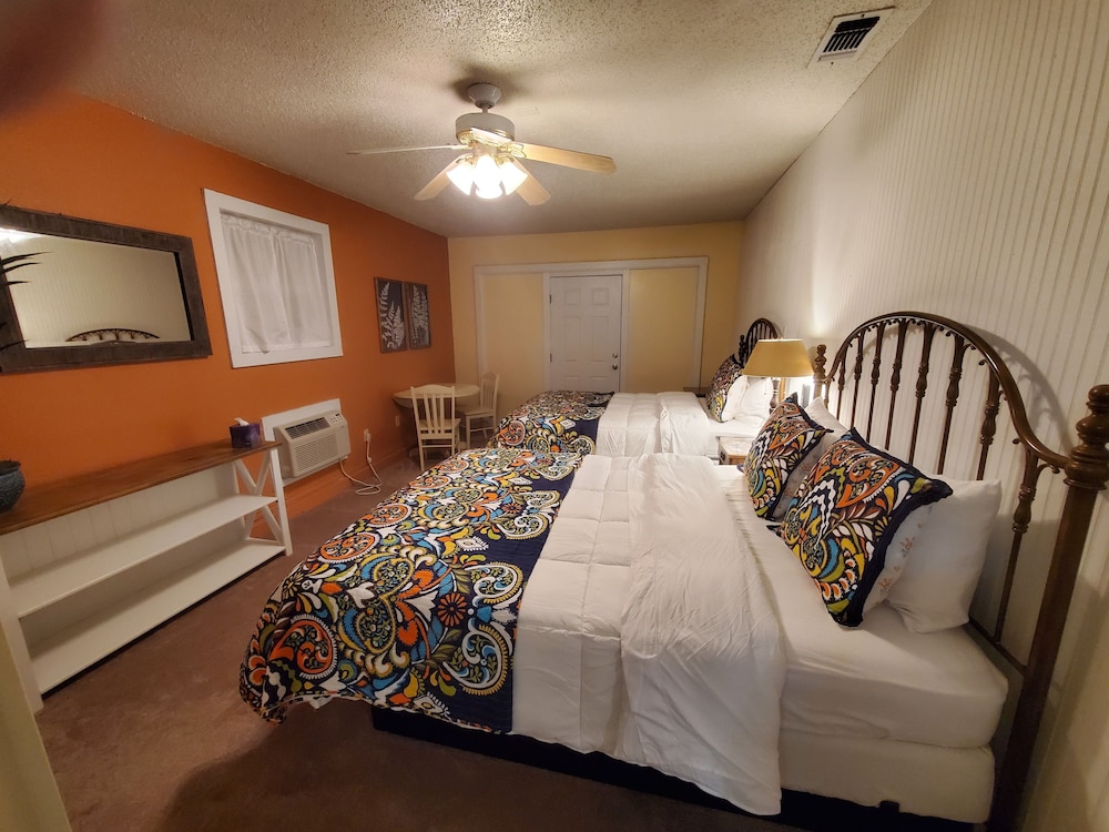 Butterfield Inn Main Street Cottages - photo 6
