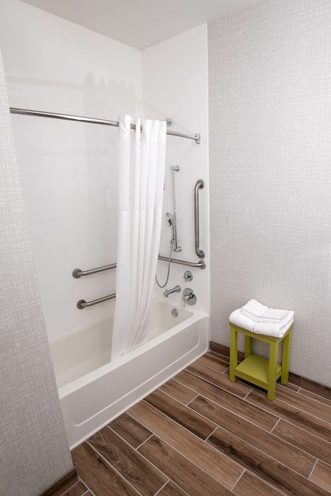 Hampton Inn Pickwick Dam At Shiloh Falls - photo 24